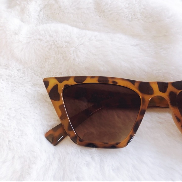 Kendra Brown Full Rim Pointed Fashion Sunglasses - Picture 3 of 8